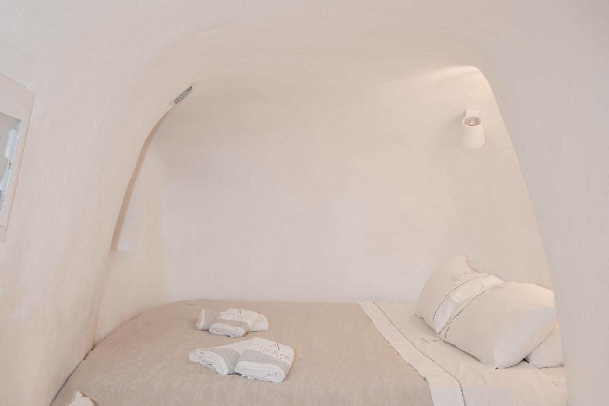 Aperto Suites - Adults Only Фира Екстериор снимка