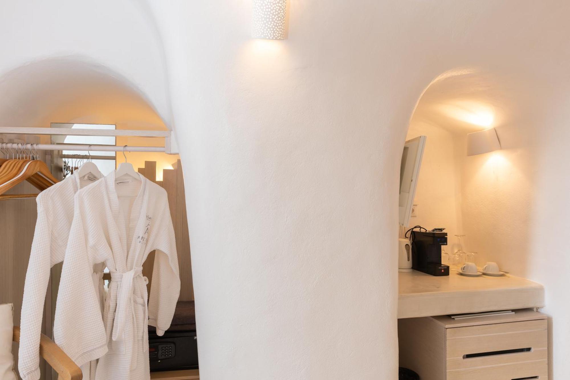 Aperto Suites - Adults Only Фира Екстериор снимка